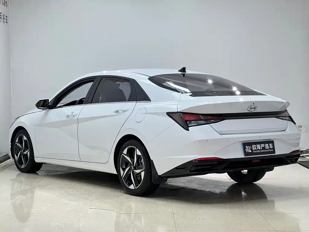Hyundai Elantra — фото 6