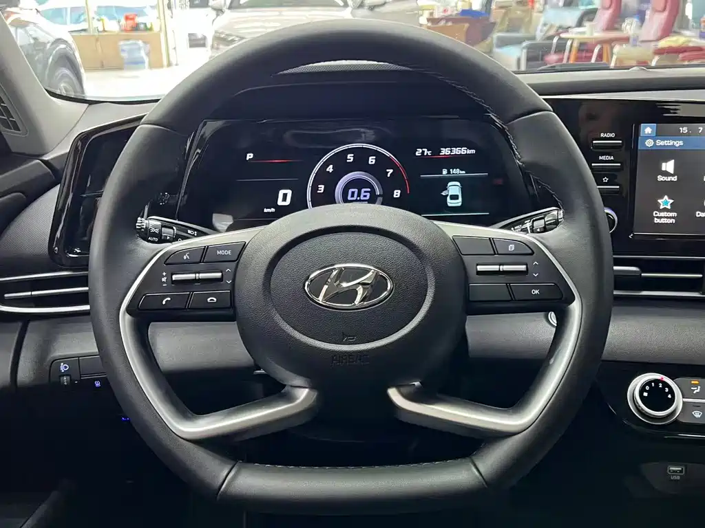 Hyundai Elantra — фото 10