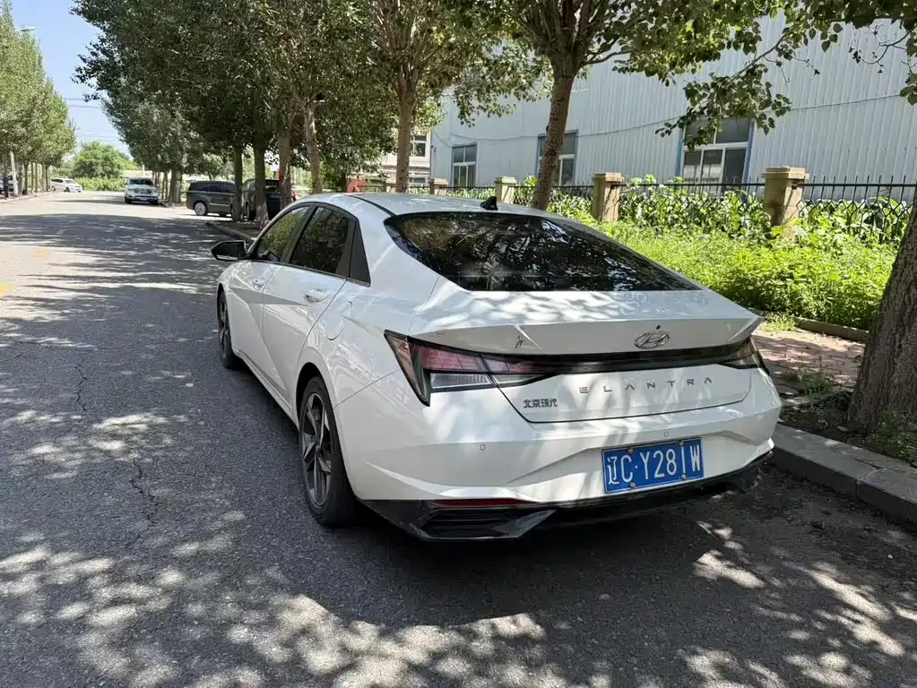 Hyundai Elantra — фото 11