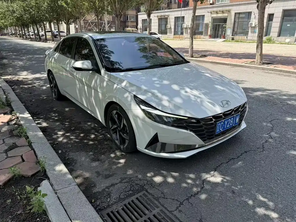 Hyundai Elantra — фото 3