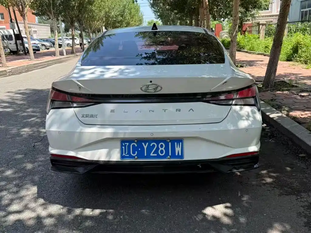 Hyundai Elantra — фото 10