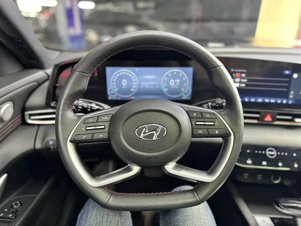 Hyundai Elantra — фото 10