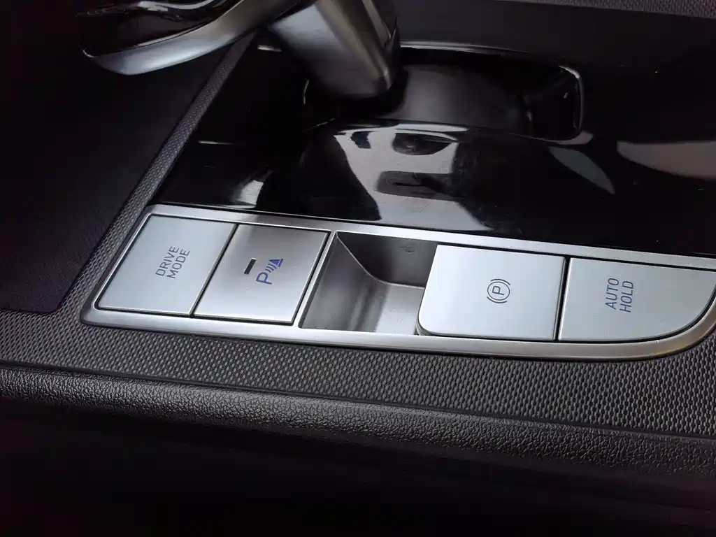 Hyundai Elantra — фото 14