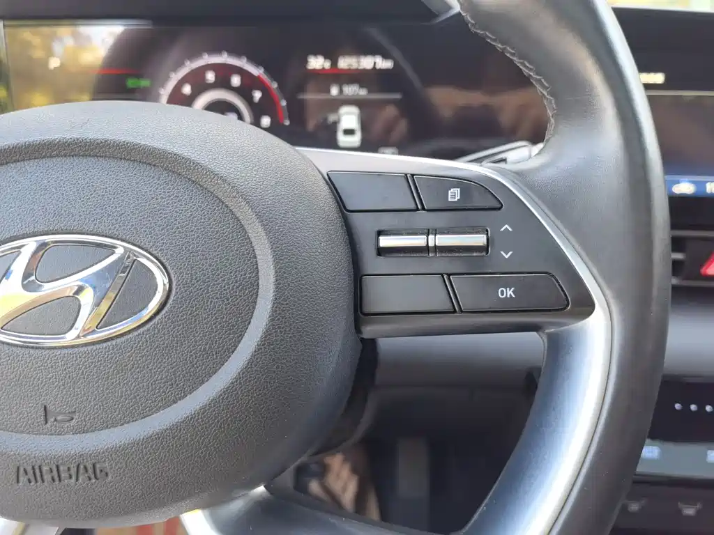 Hyundai Elantra — фото 20