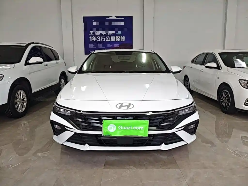 Hyundai Elantra — фото 3