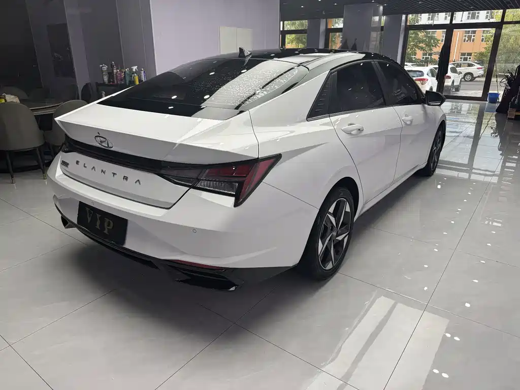 Hyundai Elantra — фото 4