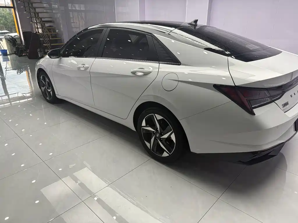 Hyundai Elantra — фото 6