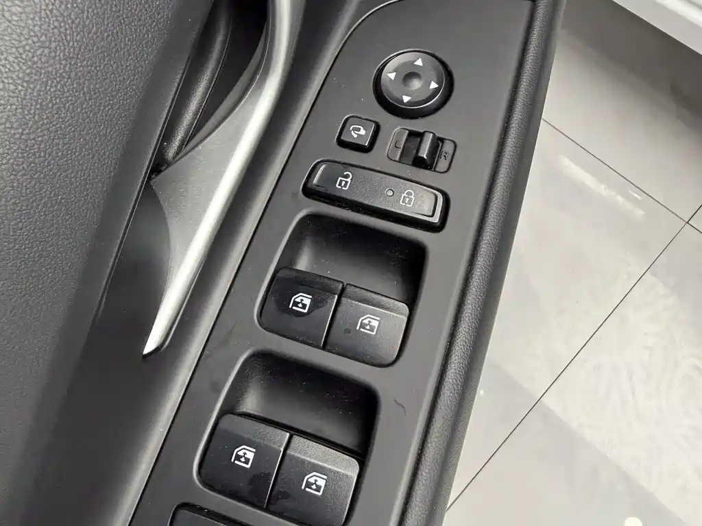 Hyundai Elantra — фото 8