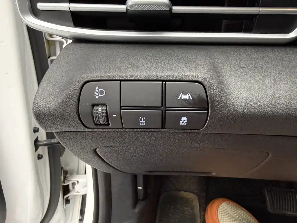 Hyundai Elantra — фото 9