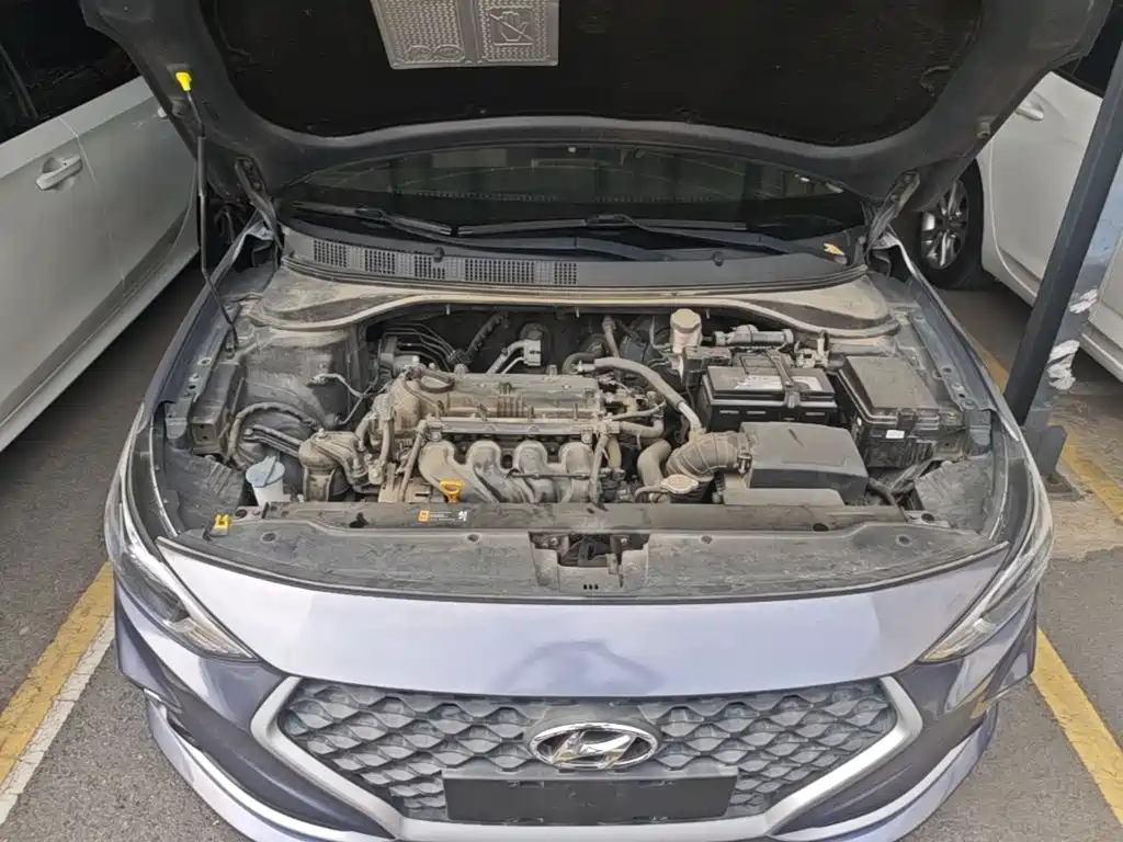 Hyundai Elantra — фото 20