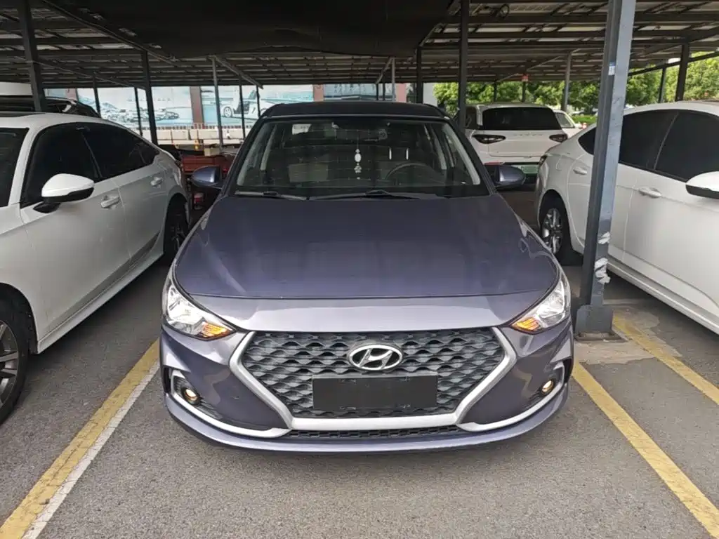 Hyundai Elantra — фото 3
