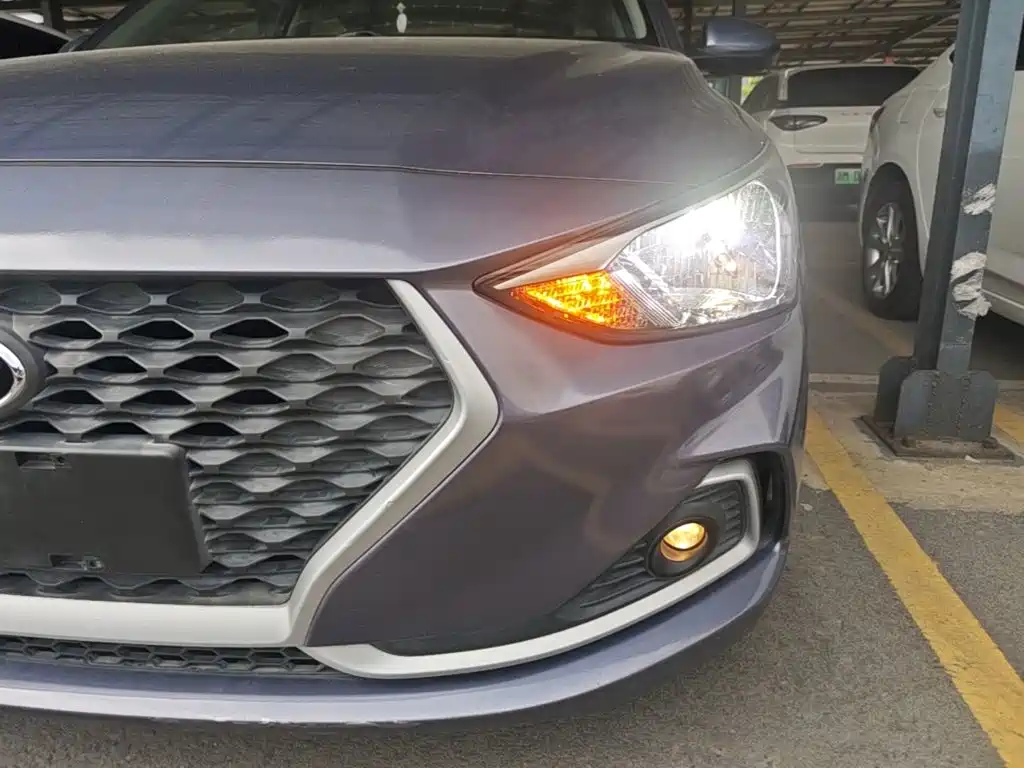 Hyundai Elantra — фото 24