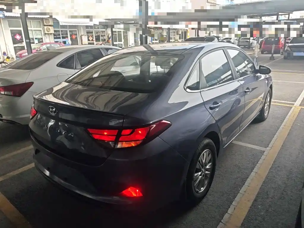 Hyundai Elantra — фото 7