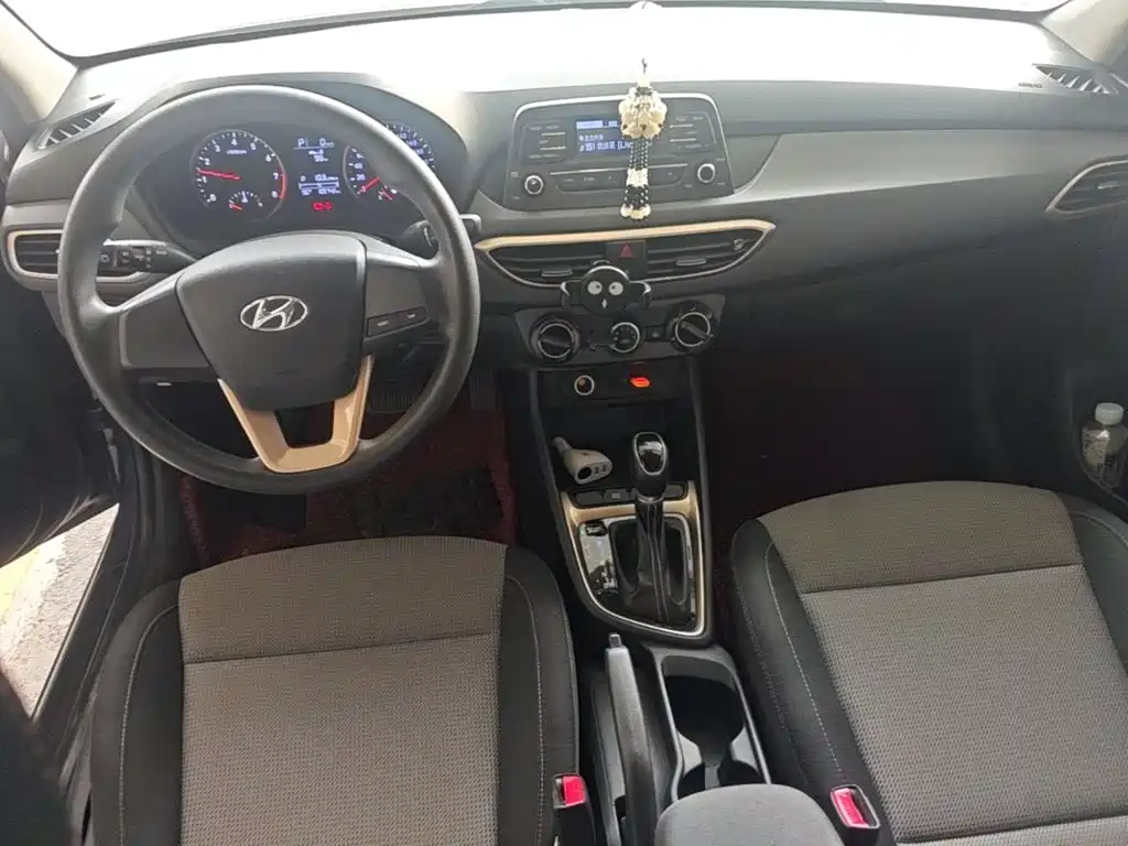 Hyundai Elantra — фото 10