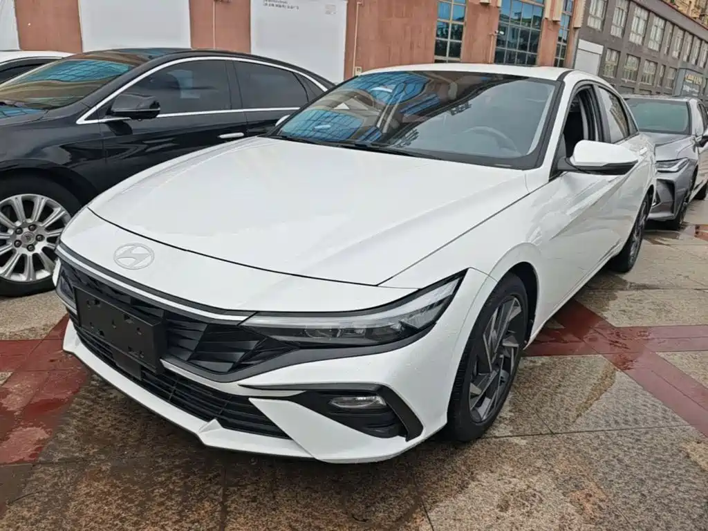 Hyundai Elantra — фото 2