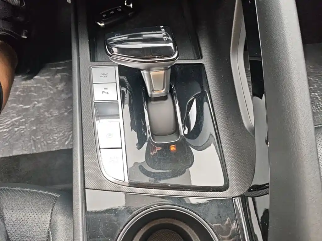 Hyundai Elantra — фото 14