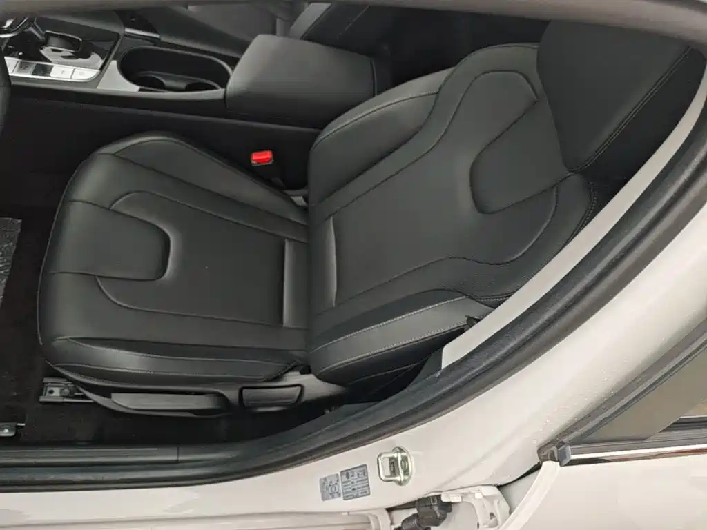 Hyundai Elantra — фото 15