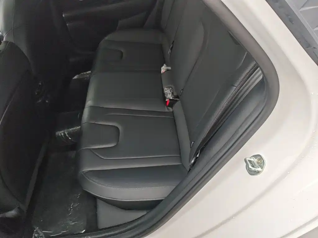 Hyundai Elantra — фото 17