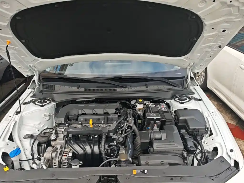 Hyundai Elantra — фото 20