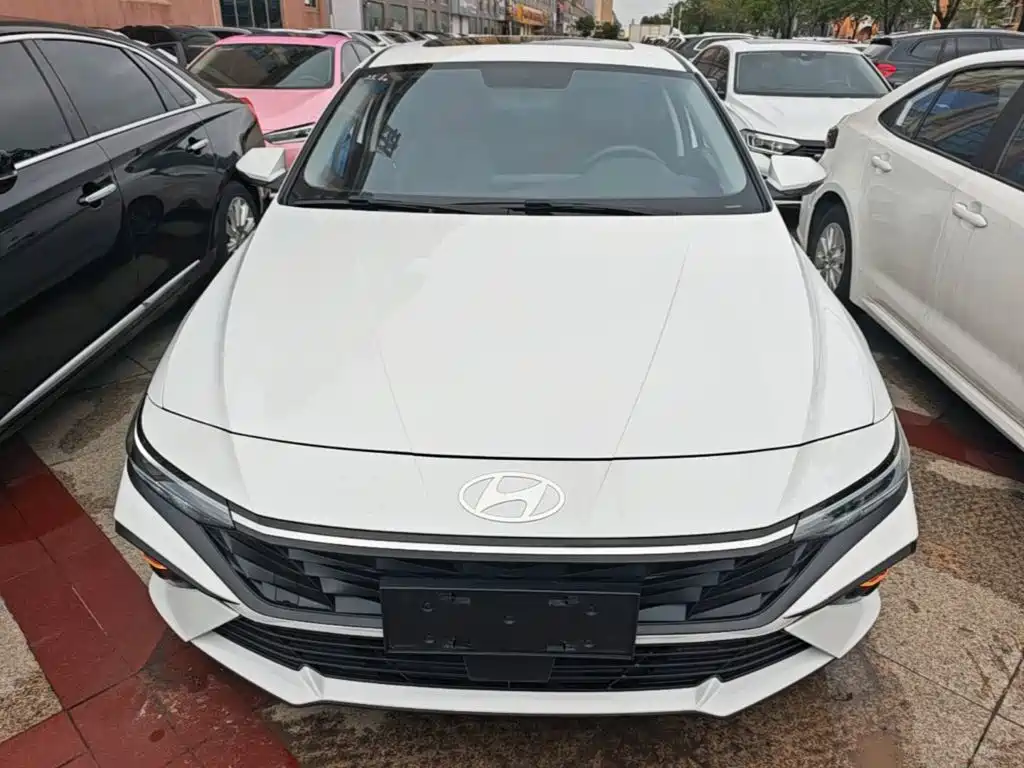 Hyundai Elantra — фото 3