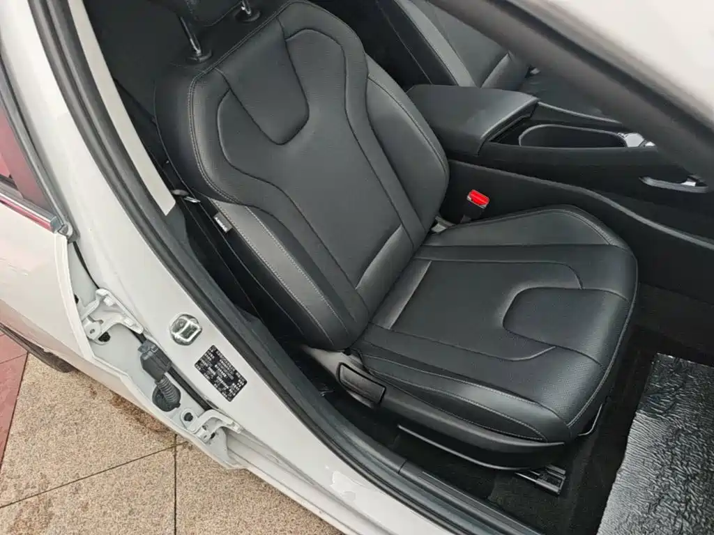 Hyundai Elantra — фото 25
