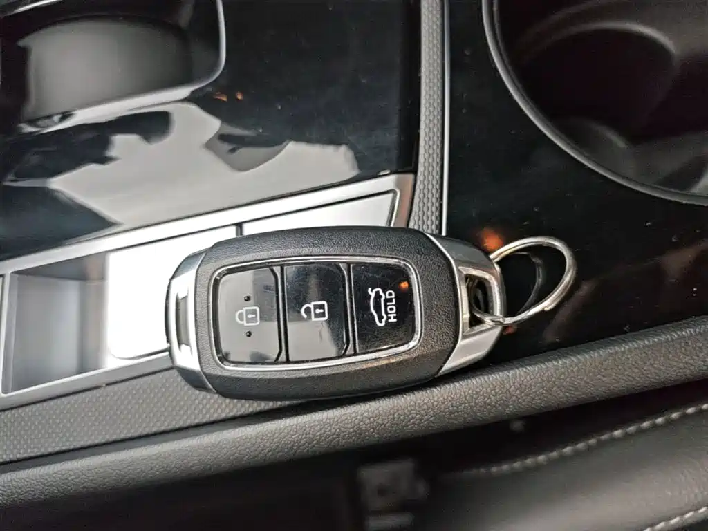 Hyundai Elantra — фото 9