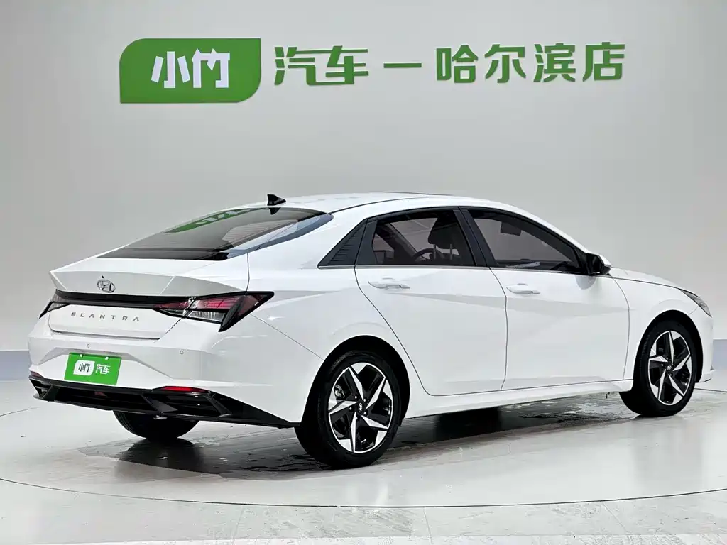 Hyundai Elantra — фото 2