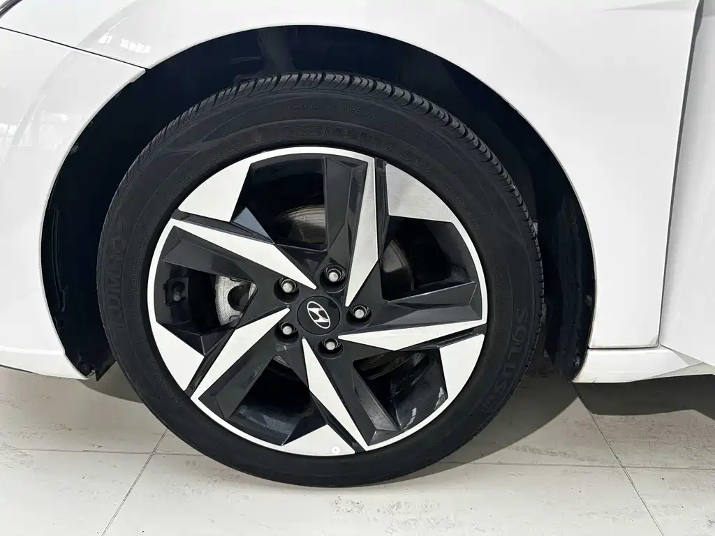 Hyundai Elantra — фото 29