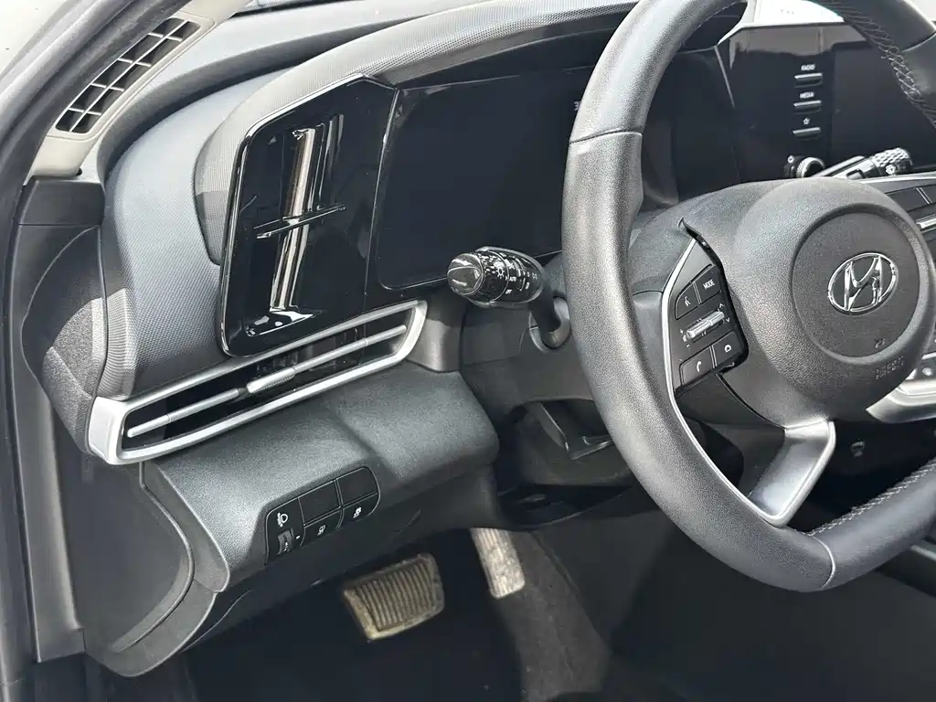 Hyundai Elantra — фото 10