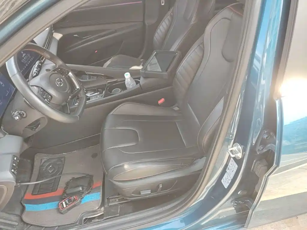 Hyundai Elantra — фото 15