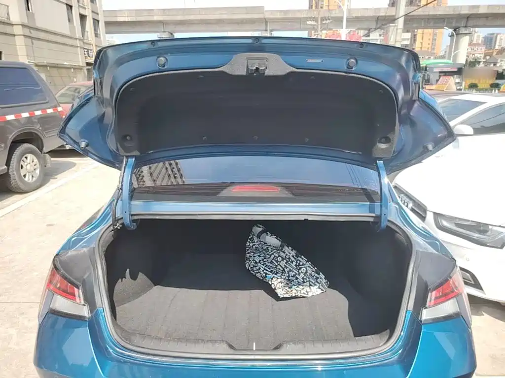 Hyundai Elantra — фото 19