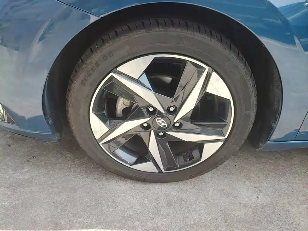 Hyundai Elantra — фото 23