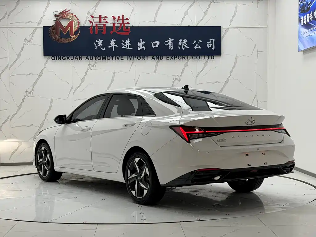 Hyundai Elantra — фото 4