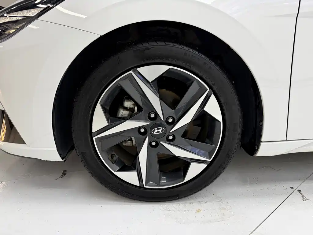 Hyundai Elantra — фото 8