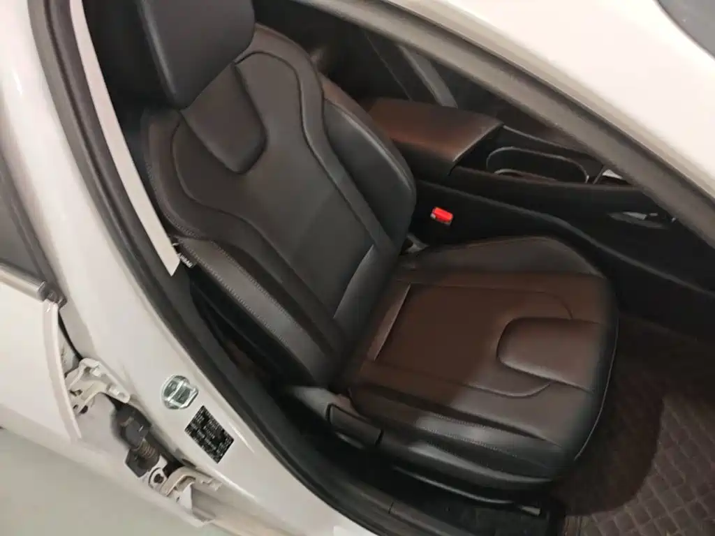Hyundai Elantra — фото 20