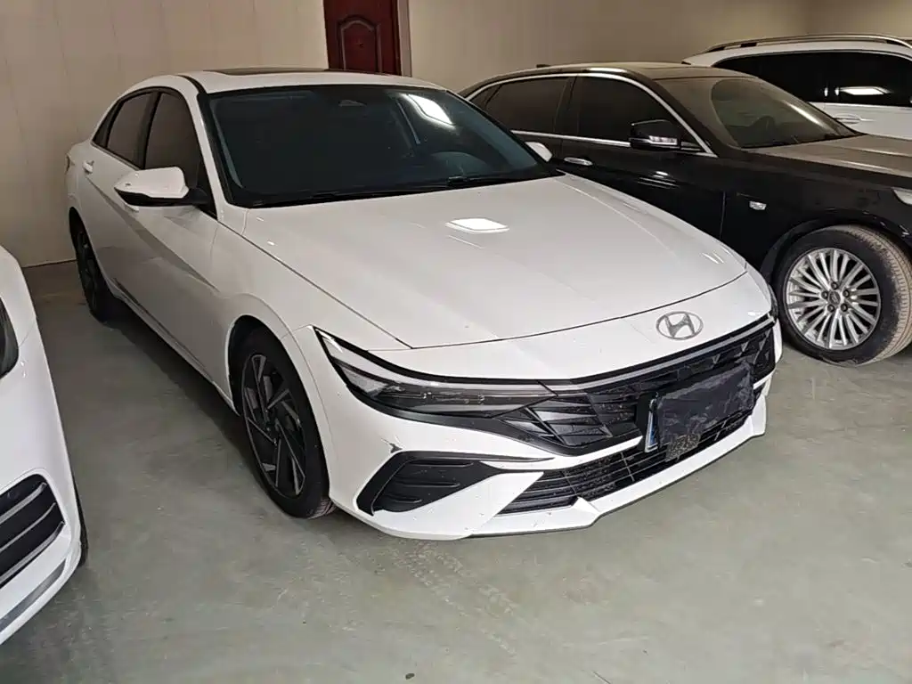 Hyundai Elantra — фото 22