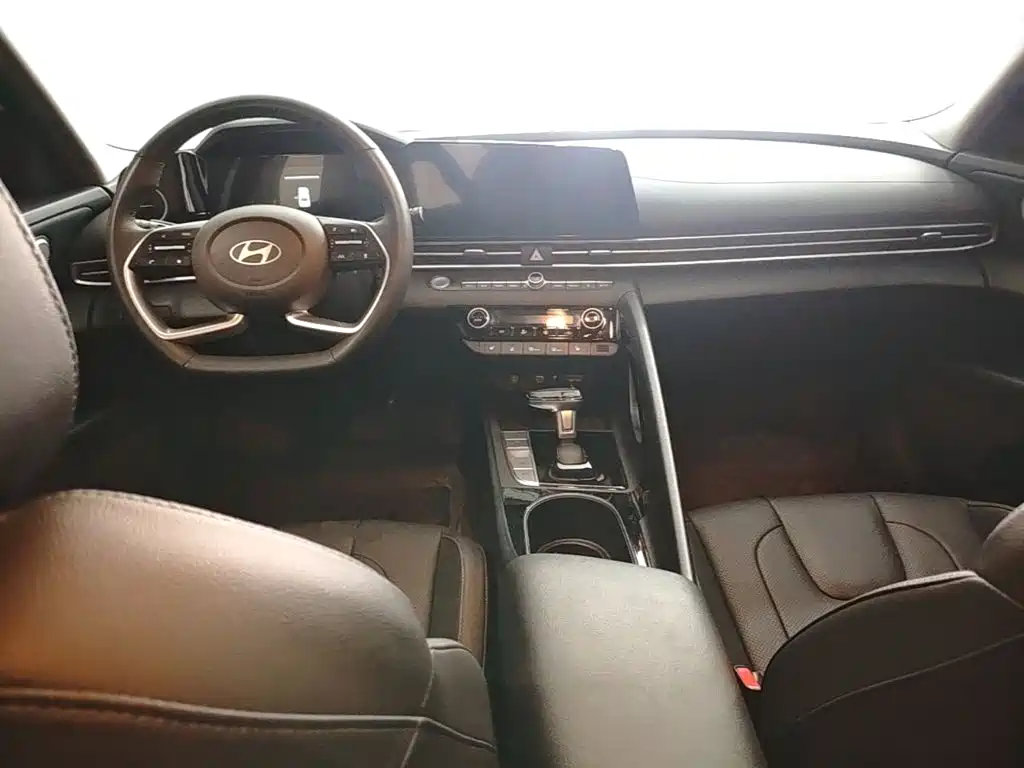 Hyundai Elantra — фото 6
