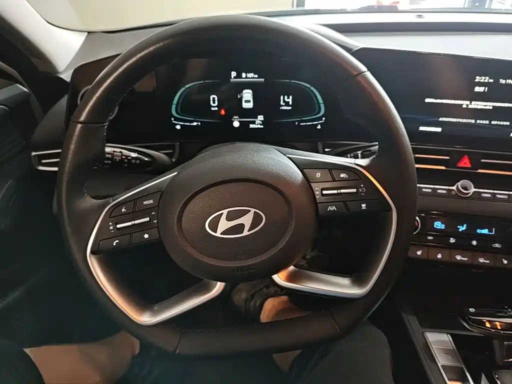 Hyundai Elantra — фото 7