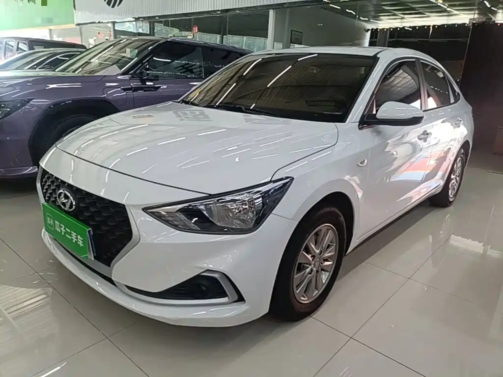 Hyundai Elantra — фото 2