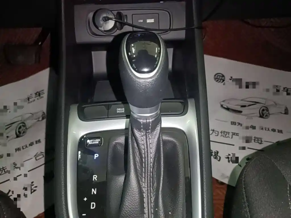 Hyundai Elantra — фото 14