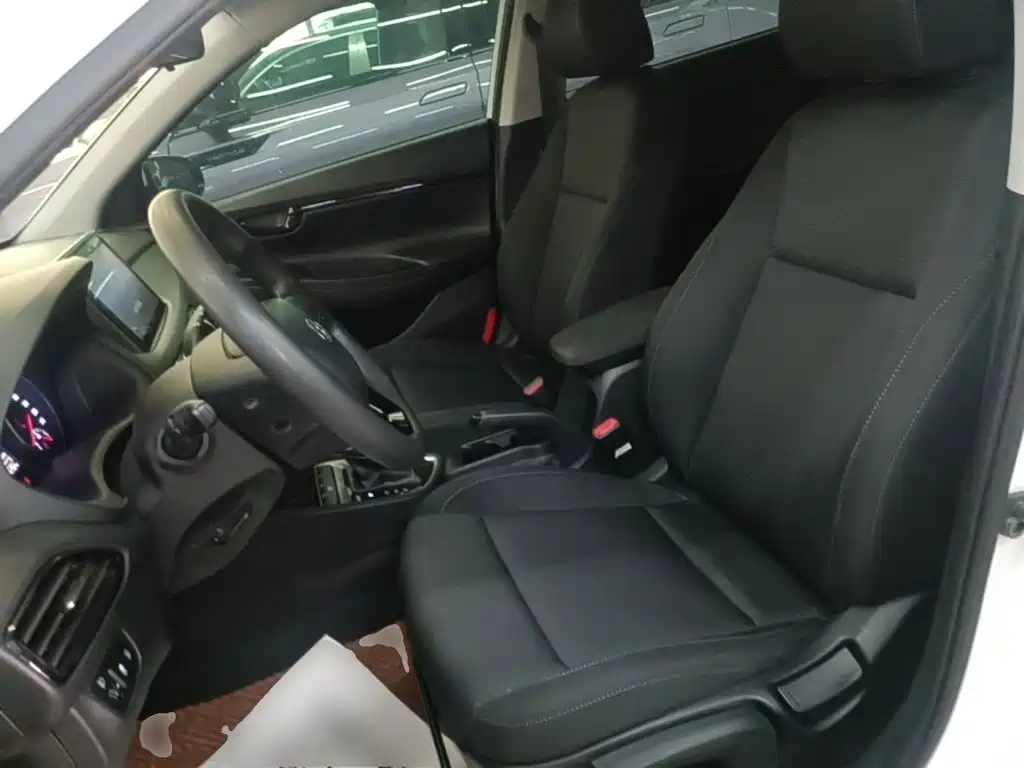 Hyundai Elantra — фото 15