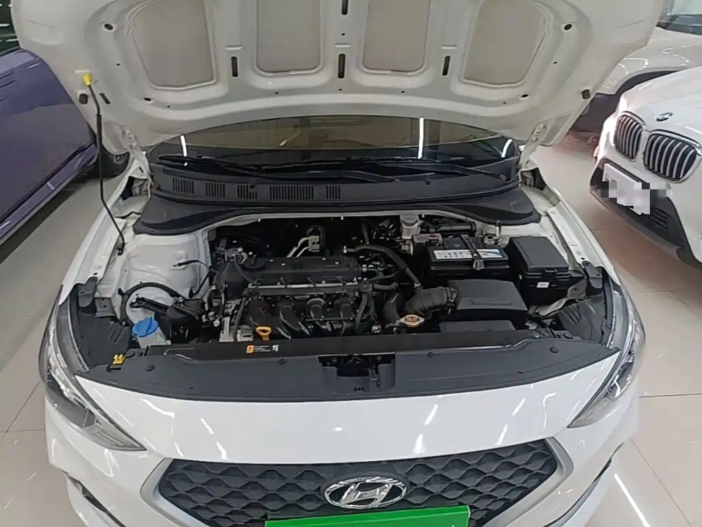 Hyundai Elantra — фото 20