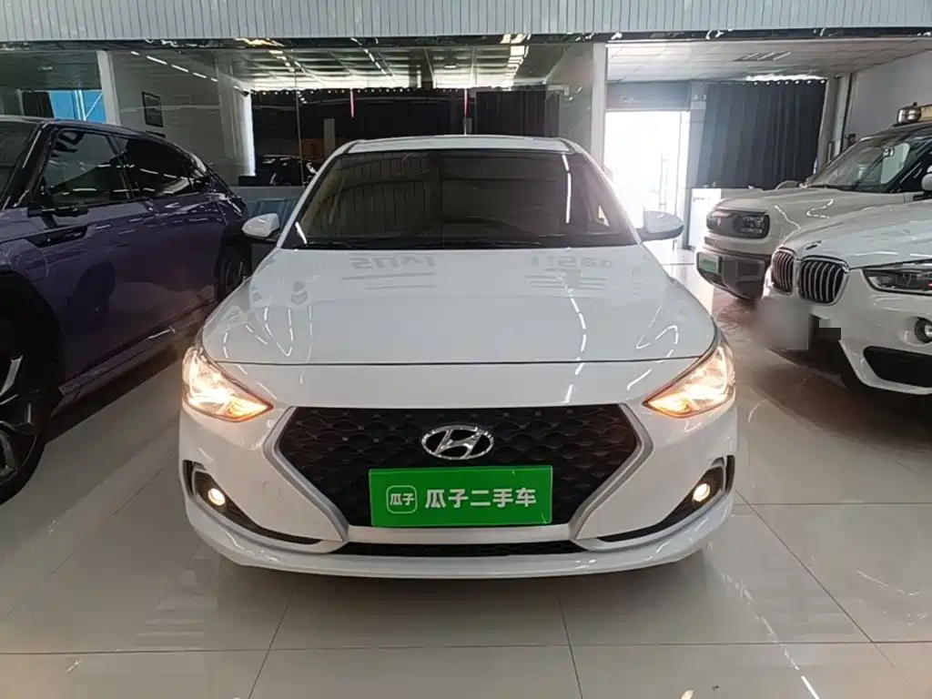 Hyundai Elantra — фото 3