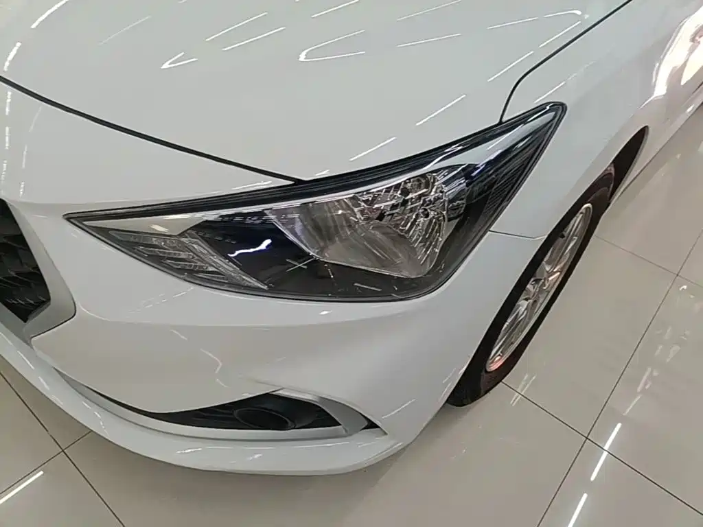 Hyundai Elantra — фото 24