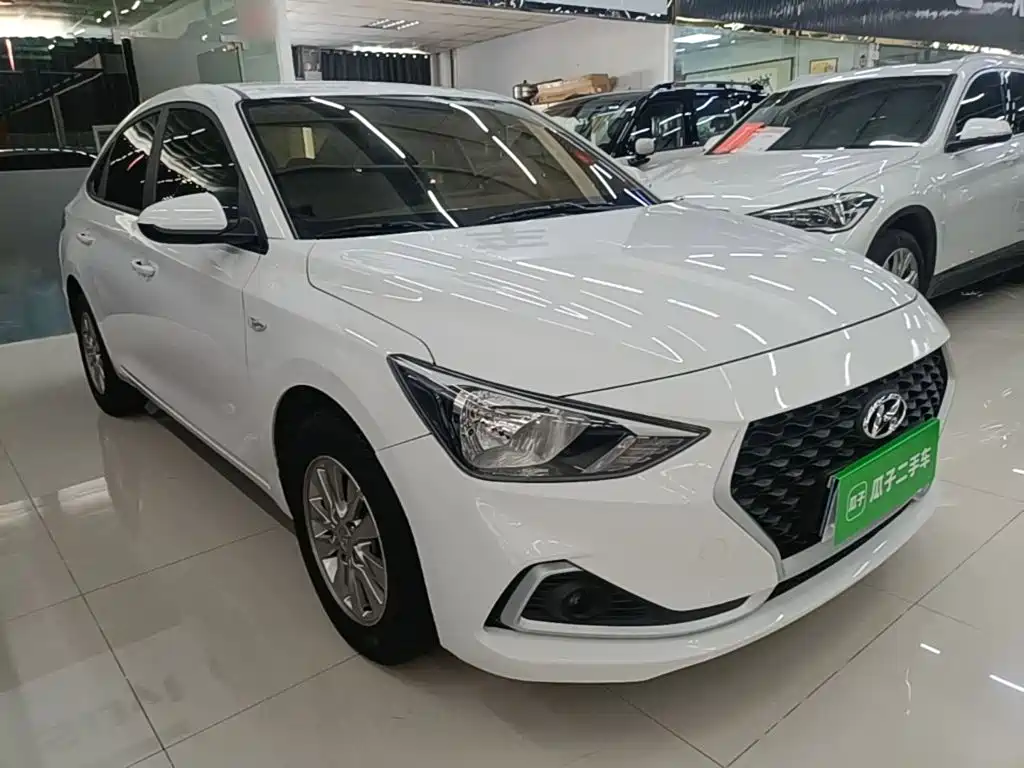 Hyundai Elantra — фото 4