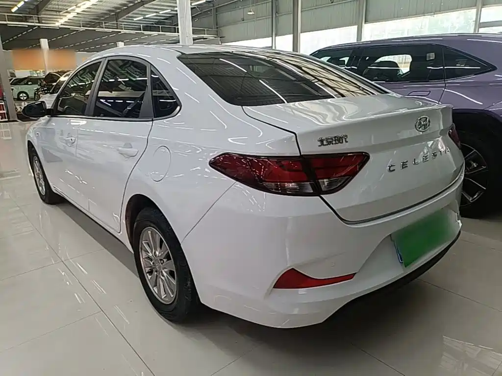 Hyundai Elantra — фото 5