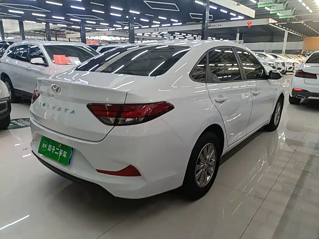 Hyundai Elantra — фото 7