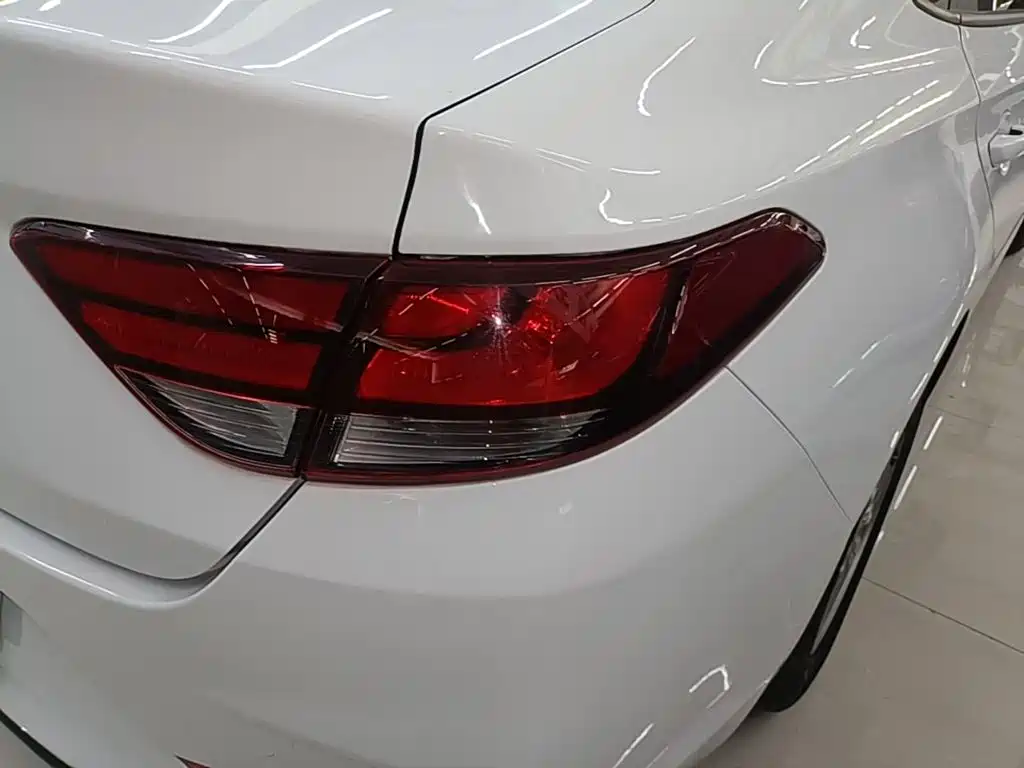 Hyundai Elantra — фото 8
