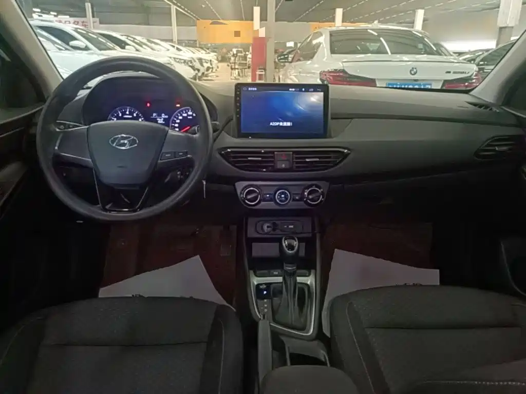 Hyundai Elantra — фото 10