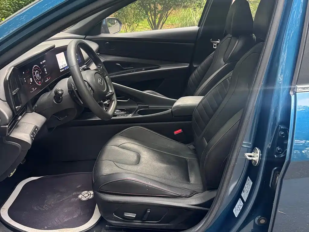 Hyundai Elantra — фото 11